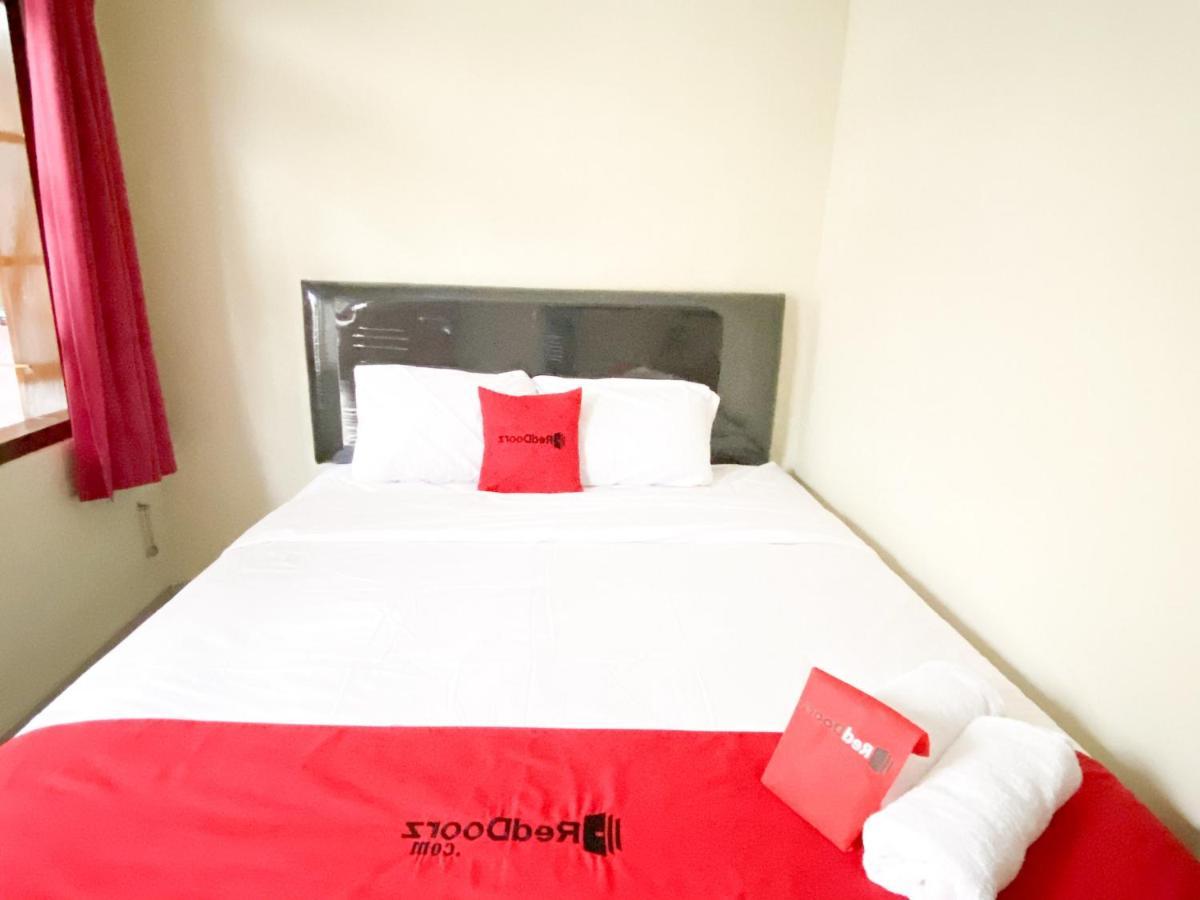 Reddoorz At Simpang Borobudur Blimbing  Esterno foto