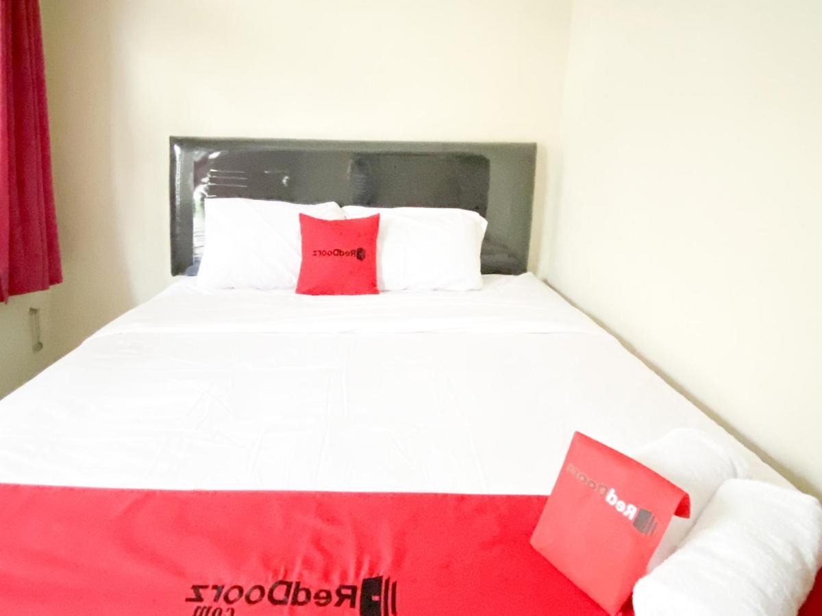 Reddoorz At Simpang Borobudur Blimbing  Esterno foto